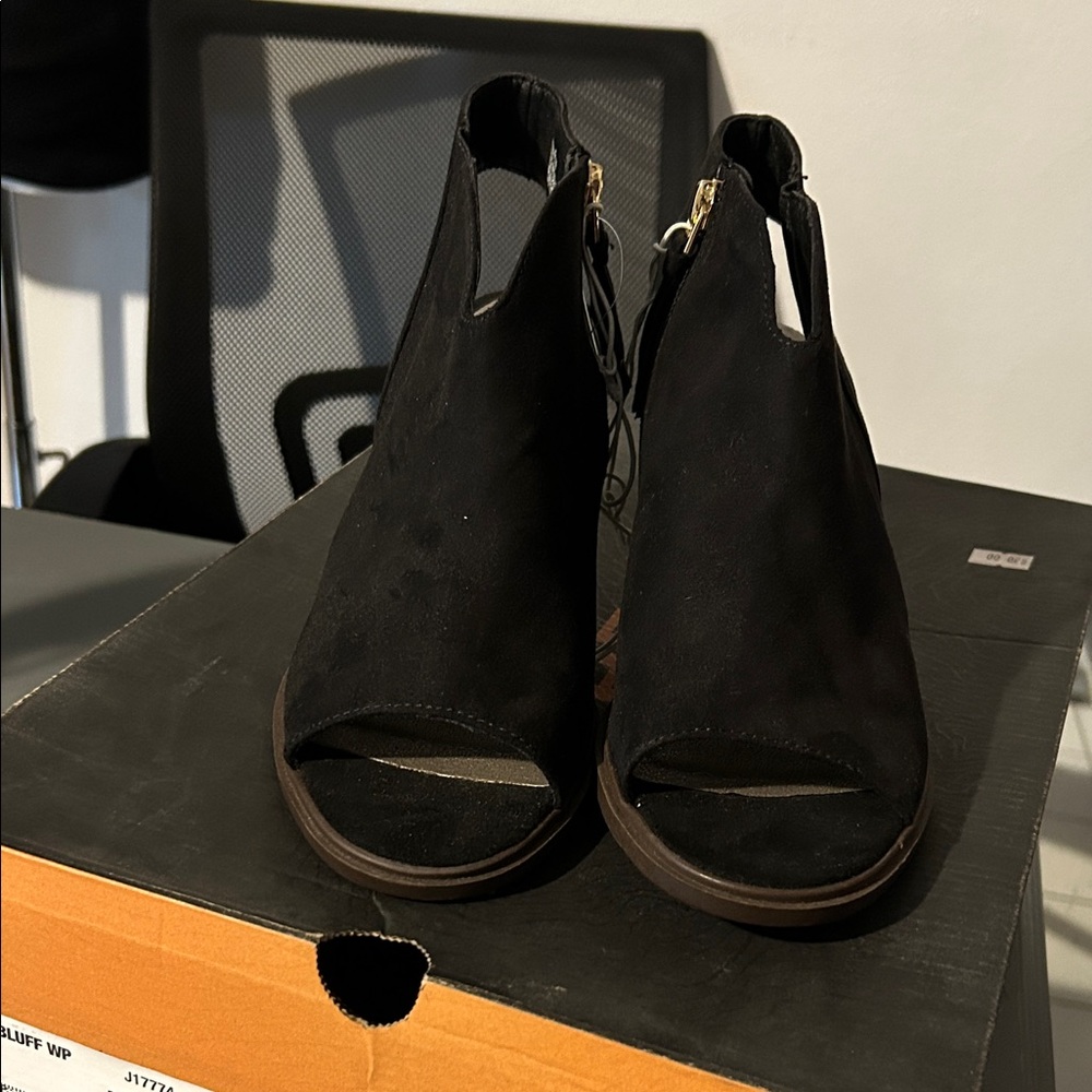 Elegant Black Peep-Toe Heeled Boots